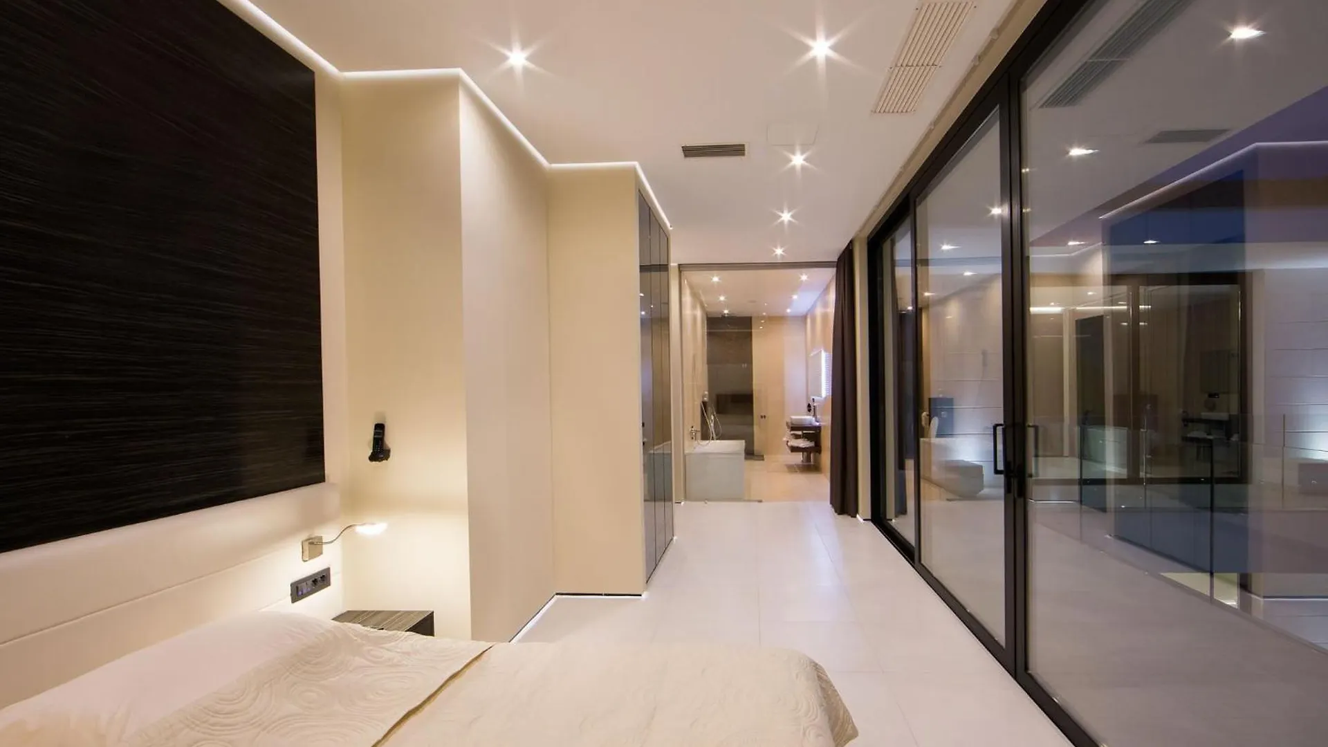 Stunning Seafront House In Istria Villa Vrsar Magnifique Contemporary 5 Bedroom Villa Sauna And Gym Direct Access To Sea 0*,  Kroatië