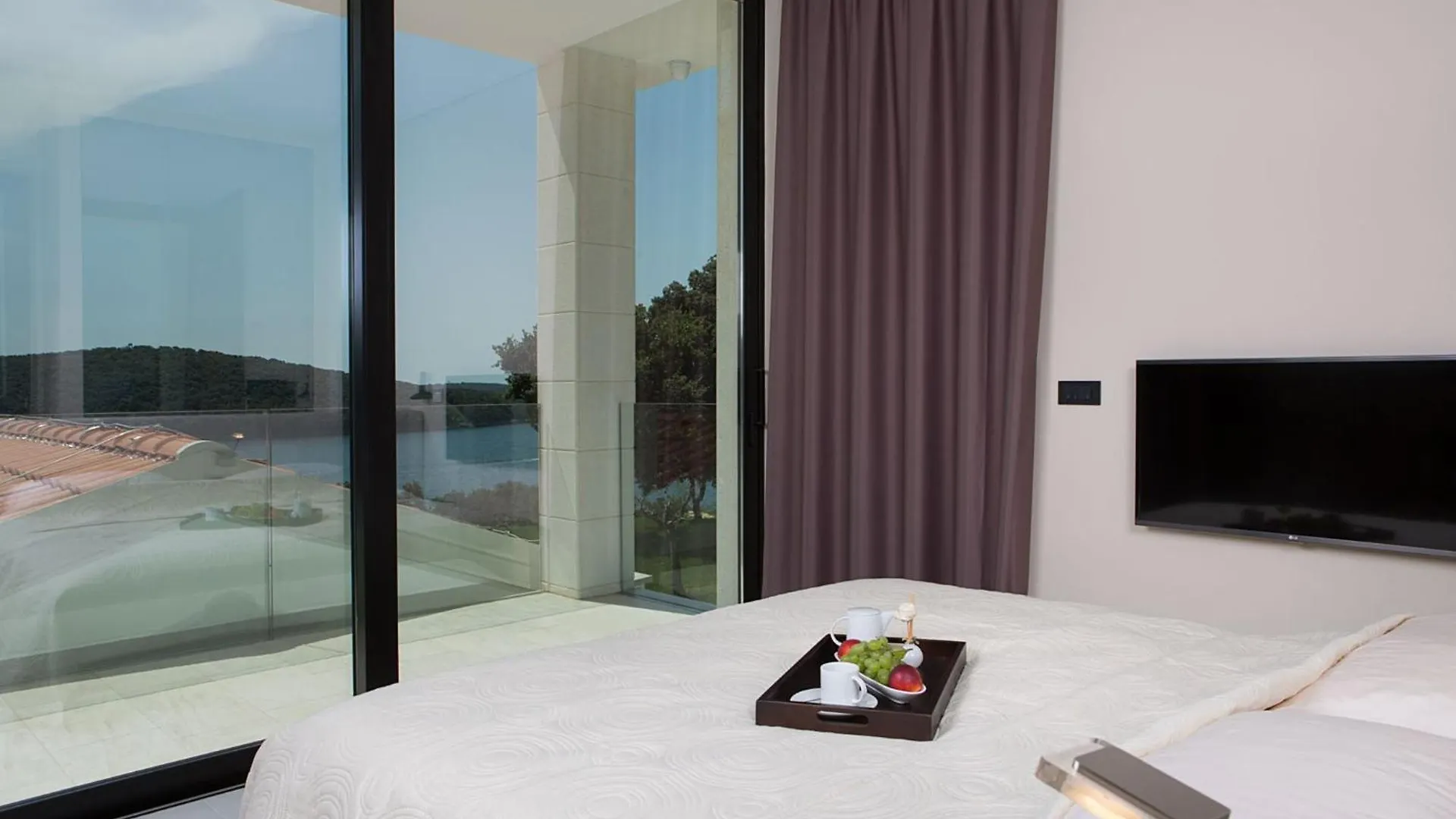 Stunning Seafront House In Istria Villa Vrsar Magnifique Contemporary 5 Bedroom Villa Sauna And Gym Direct Access To Sea 0*,  Kroatië