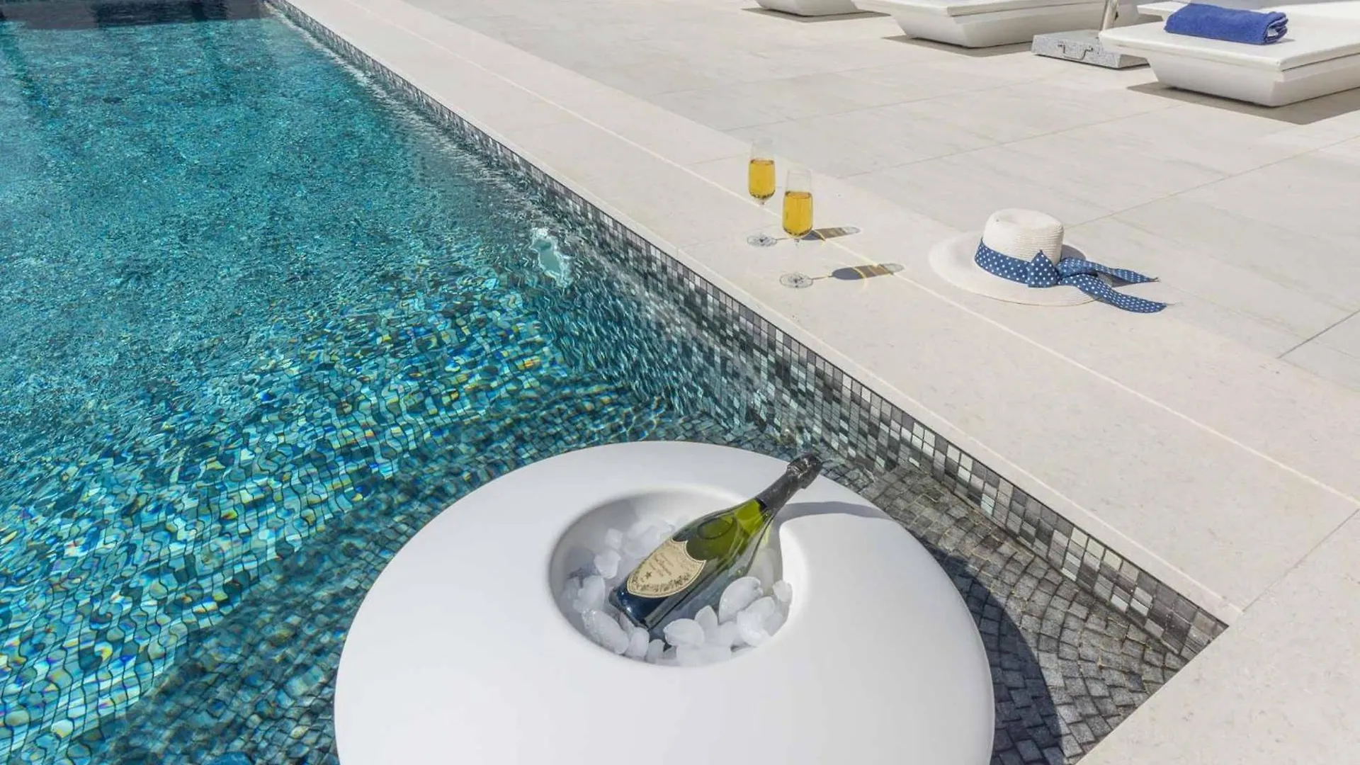 Stunning Seafront House In Istria Villa Vrsar Magnifique Contemporary 5 Bedroom Villa Sauna And Gym Direct Access To Sea Kroatië