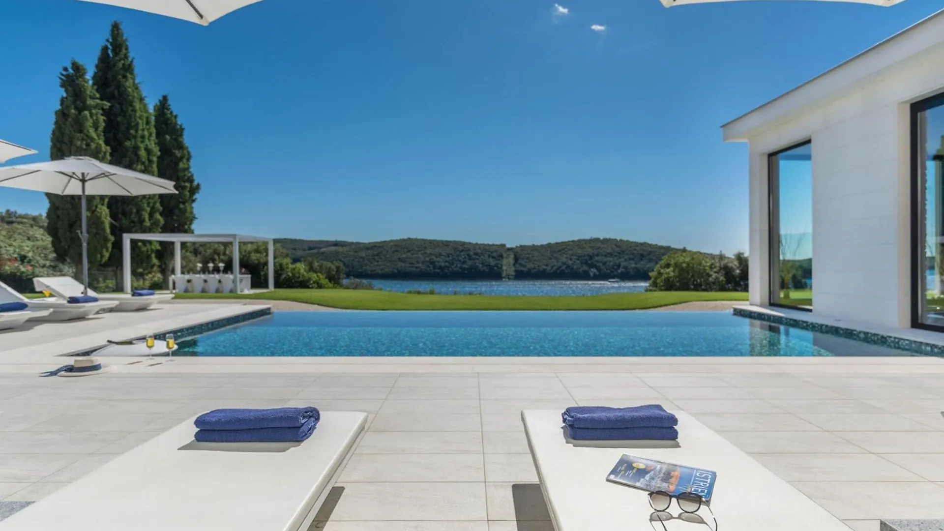 Stunning Seafront House In Istria Villa Vrsar Magnifique Contemporary 5 Bedroom Villa Sauna And Gym Direct Access To Sea Kroatië